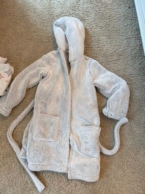 Cozy Plush Hooded Bathrobe in Light Gray